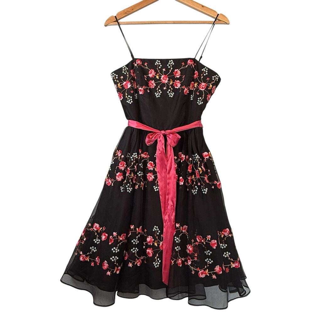 VTG Betsey Johnson Y2K Silk Floral Embroidered Rose Fit & Flare Dress Size 4 Blk